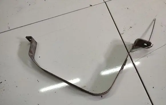 Fiat Sedici Fuel tank mounting bracket 