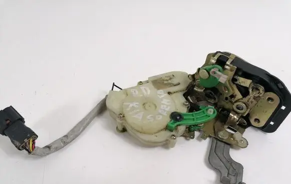 KIA Sorento Front door lock 041027