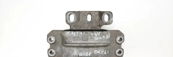 Volkswagen Touran I Engine mount bracket 1K0199555