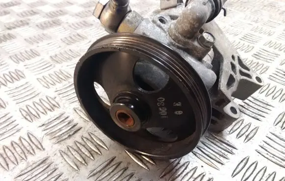 Opel Insignia A Power steering pump