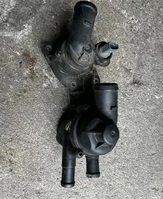 Volkswagen Golf Plus Thermostat/thermostat housing 03C121026AC