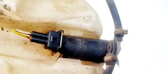 Ford Mondeo Mk III Windscreen/windshield washer pump 300635ch5