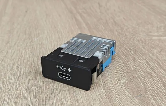 BMW 8 G16 USB socket connector 8711939