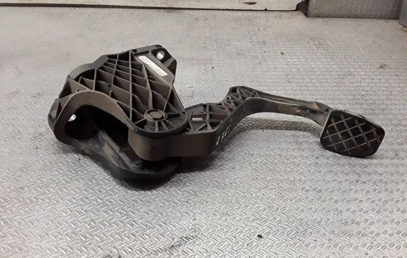 Volkswagen Touran I Clutch pedal 1T1721059AL