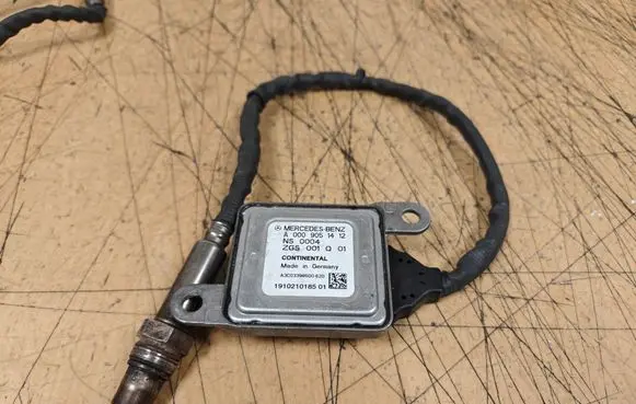 Mercedes-Benz E W212 Lambda probe sensor A0009051412