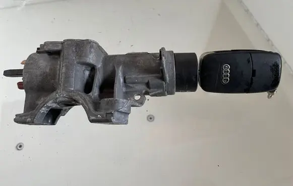 Audi A4 S4 B6 8E 8H Ignition lock 4B0905851C