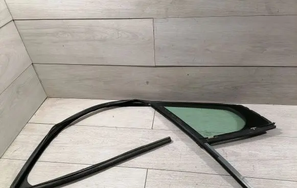 Peugeot 308 Front door vent window glass four-door 9656648380