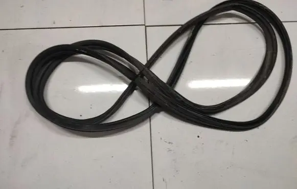 Subaru Legacy Trunk rubber seal (body) 