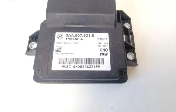 Volkswagen PASSAT B7 Hand brake control module 3AA907801E