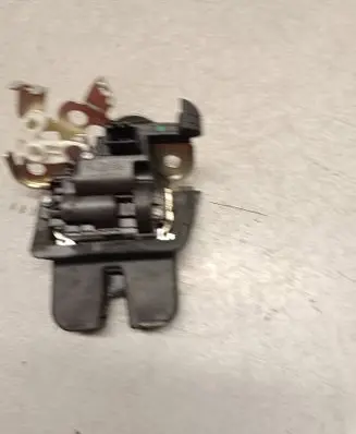 Tailgate/trunk/boot lock/catch/latch