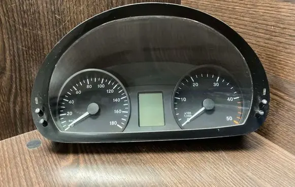 Mercedes-Benz Sprinter W906 Speedometer (instrument cluster) 9069002200 A9065422701 A9069025100
