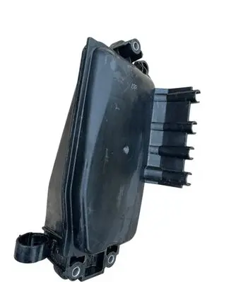 Vacuum air tank