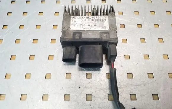Audi A4 S4 B7 8E 8H Coolant fan relay 8E0959501Q 898093000