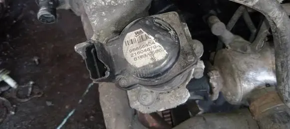 Citroen C4 I Picasso EGR valve 9685640480 21604679-9