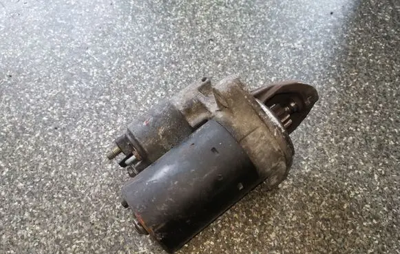 Ford Focus Starter motor 0001107417