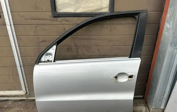 Volkswagen Tiguan Front door 5N0831311