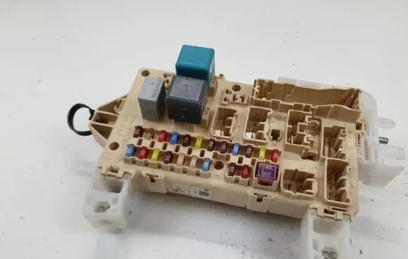 Toyota Corolla Verso AR10 Fuse box set 892210F010