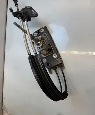 Volkswagen Golf VI Gear shifter/selector 1K0711049cj 29082007