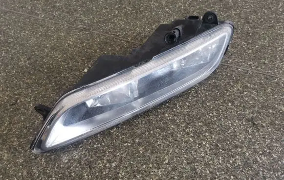 Volkswagen PASSAT B7 Front fog light