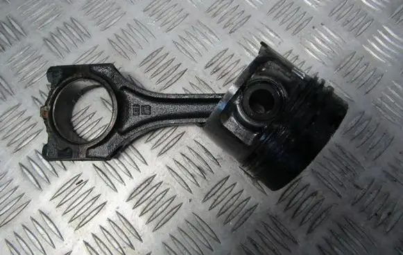 Opel Astra F Piston with connecting rod