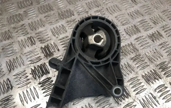Opel Insignia A Engine mount bracket 13227767