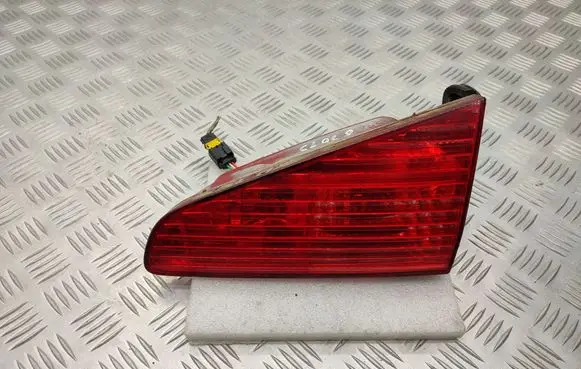Peugeot 607 Tailgate rear/tail lights