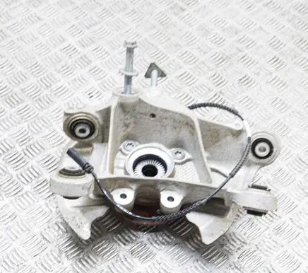 Rear wheel hub