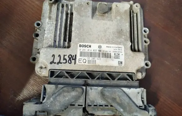 Opel Astra H Engine control unit/module 55205623 0281014025