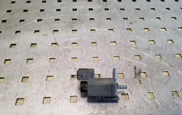 BMW 3 E92 E93 Vacuum valve 7537612 70078400