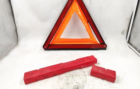 Volkswagen Touran I Emergency warning sign 1Y0860251