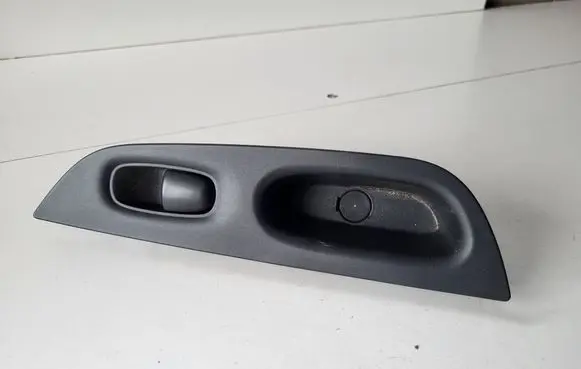 Nissan X-Trail T32 Other switches/knobs/shifts 829614CE0A