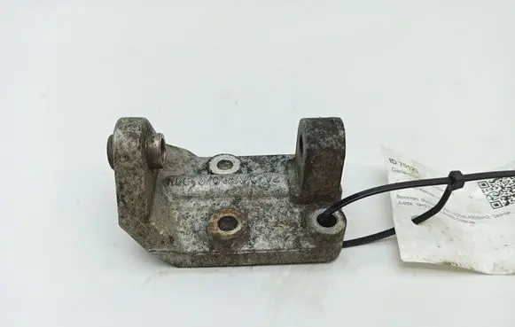 Jaguar XJ X308 Generator/alternator bracket NBC3704AA