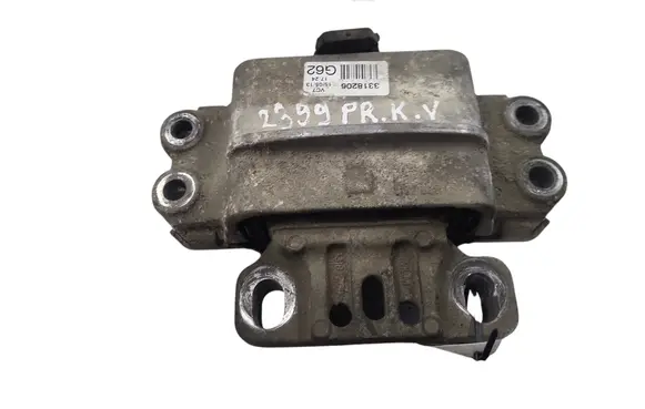 Volkswagen Golf V Engine mount bracket 3318206