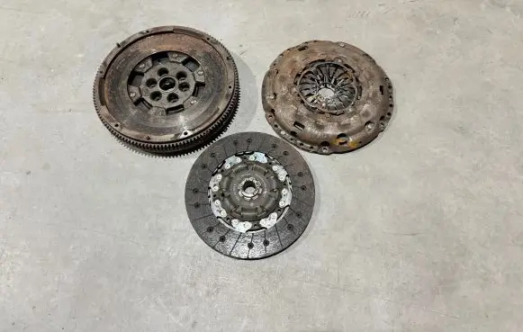 Volkswagen Touran I Clutch set kit 022141031S