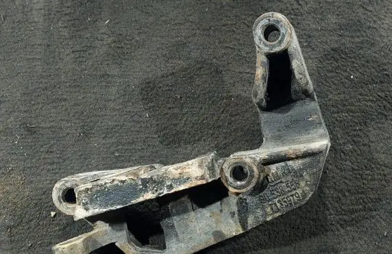 Opel Astra G Engine mounting bracket 90538558