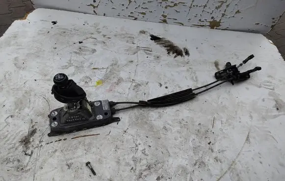 Volkswagen Touran I Gear shifter/selector 1K0711061B