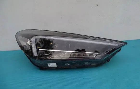 Hyundai Tucson TL Headlight/headlamp 92102D7700