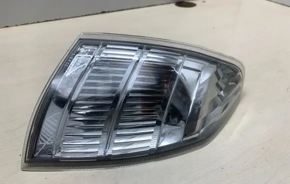 Nissan X-Trail T30 Front indicator light