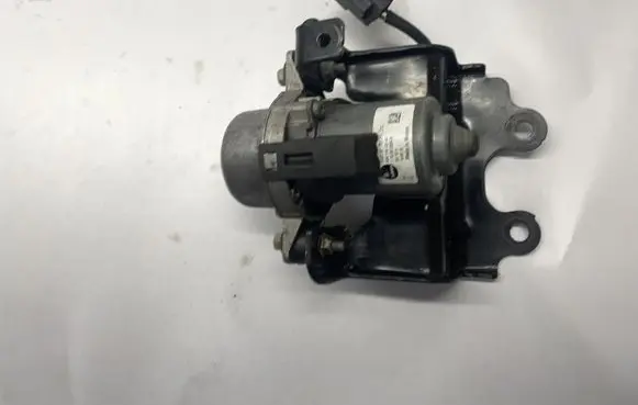 Dodge Challenger Vacuum pump P04581485AD 04581485AD