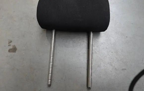 Volkswagen New Beetle Front seat headrest