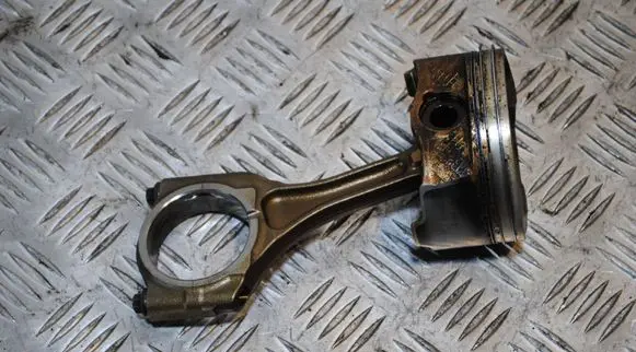 Subaru Outback Piston with connecting rod AA33370