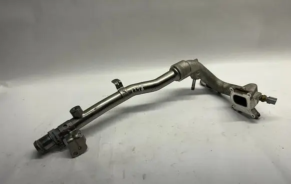 Engine coolant pipe/hose