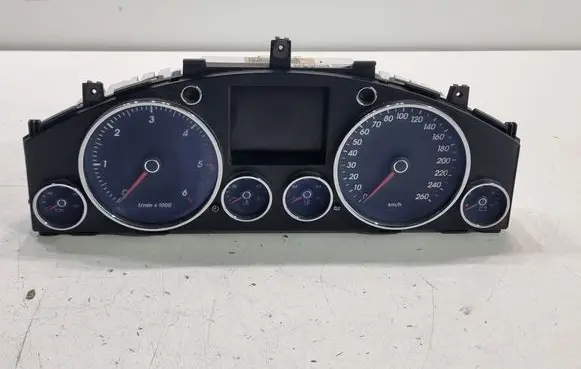 Volkswagen Touareg I Speedometer (instrument cluster) 7L6920880J