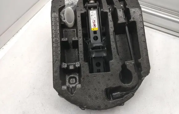BMW i4 Tool box 68284640AB 86364C 49901D