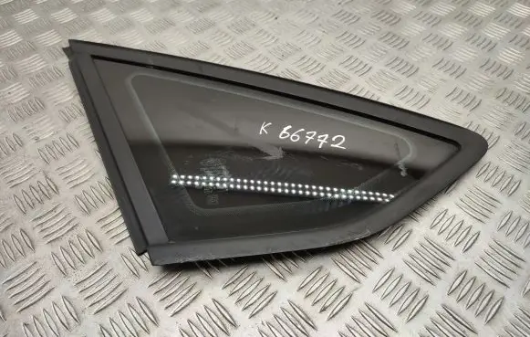 Ford Focus Rear side window 43R001582 BM51A297B01A