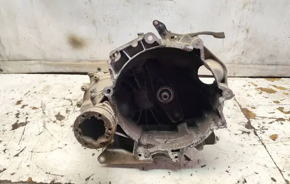 Volkswagen Fox Manual 5 speed gearbox 02T301103A
