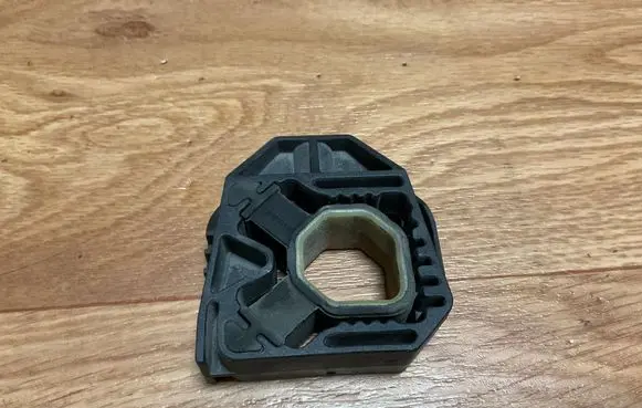 Volkswagen PASSAT B6 Radiator mount bracket 1K0121367D