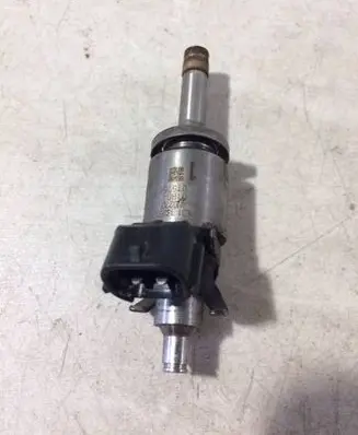 Mazda CX-5 Fuel injector PE0113250C