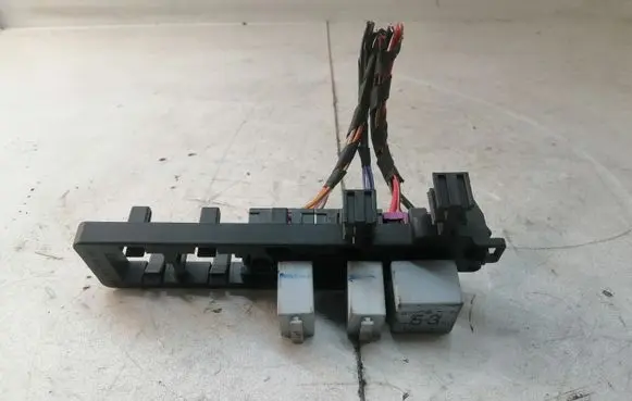 Volkswagen Golf V Fuse module 1K1937503