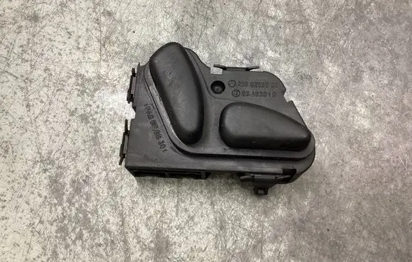 Mercedes-Benz C W203 Seat control switch 2108213751 03463810
